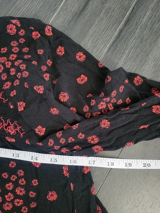 FREE PEOPLE Size XS Smocked Floral Blouse Black Red Boho Peasant Top - Picture 10 of 11